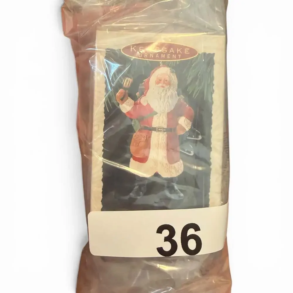 1993 Hallmark Keepsake Merry Olde Santa Collector's Series #4 Christmas Ornament
